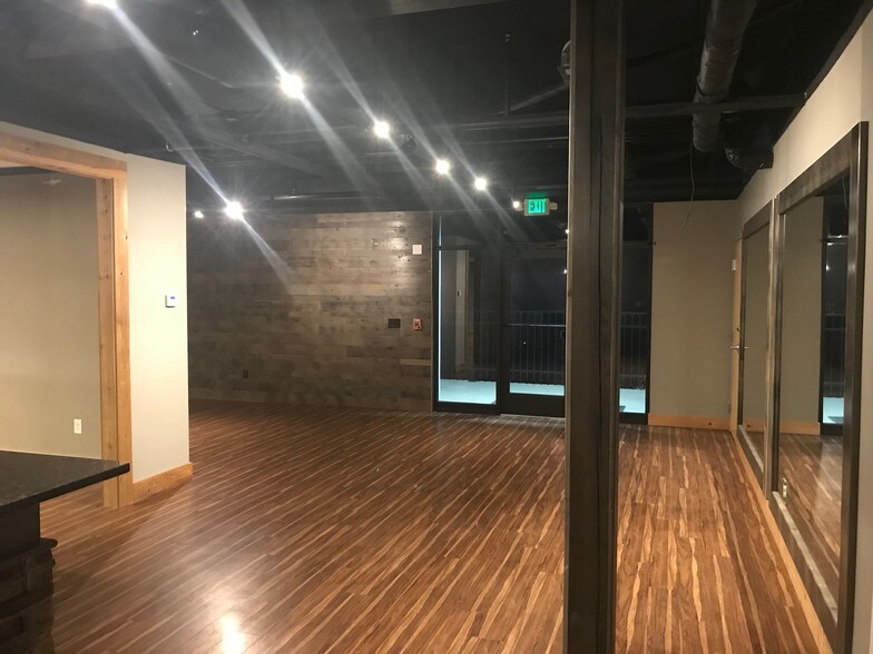More Photos Of 871 S Arbor Vitae, Edwardsville General Retail For Lease
