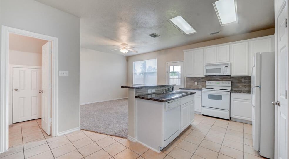 More Photos Of 8743 Thistlemoor Ln, Houston Specialty For Sale