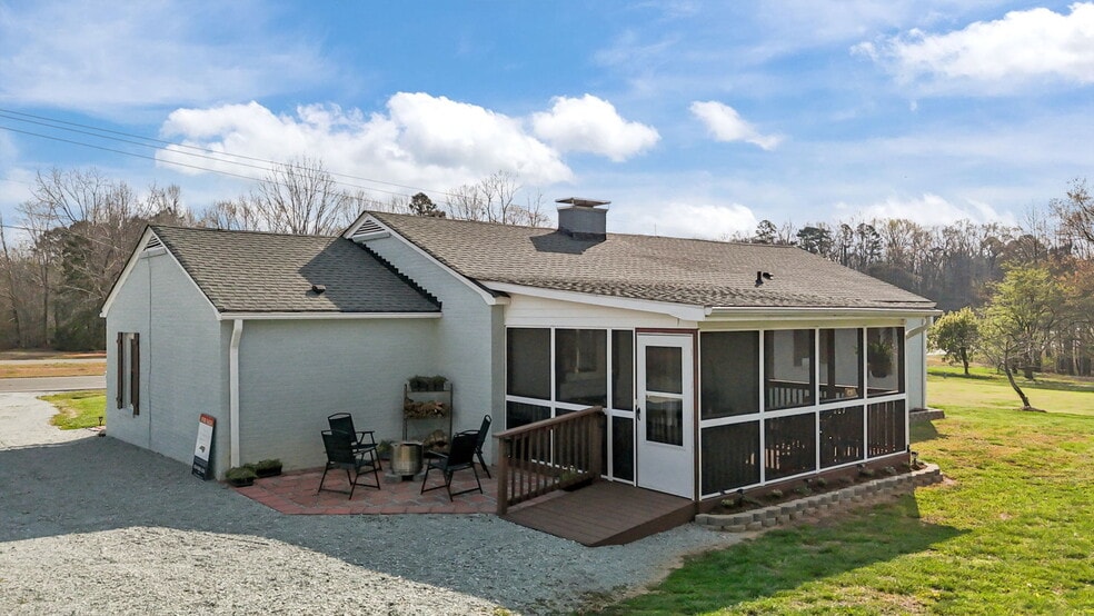 More Photos Of 10612 Durham Rd, Timberlake Flex For Sale
