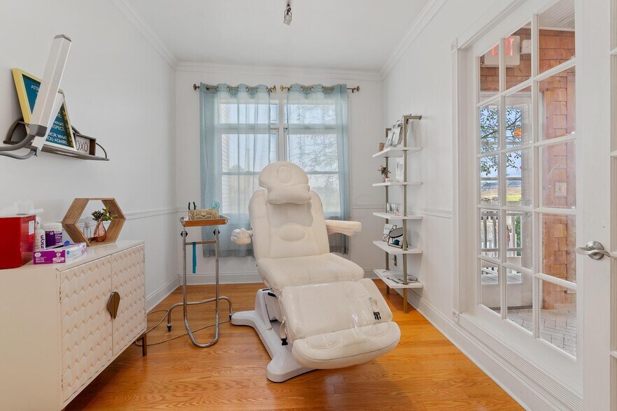 More Photos Of 1550 Lewis Center Rd, Lewis Center Freestanding For Sale