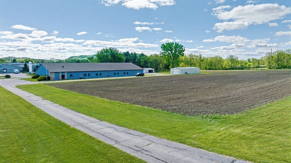 More Photos Of 16771 S 15th St, Galesville Warehouse For Sale