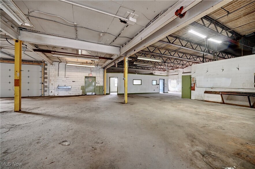More Photos Of 422 S Green Rd, South Euclid Warehouse For Sale