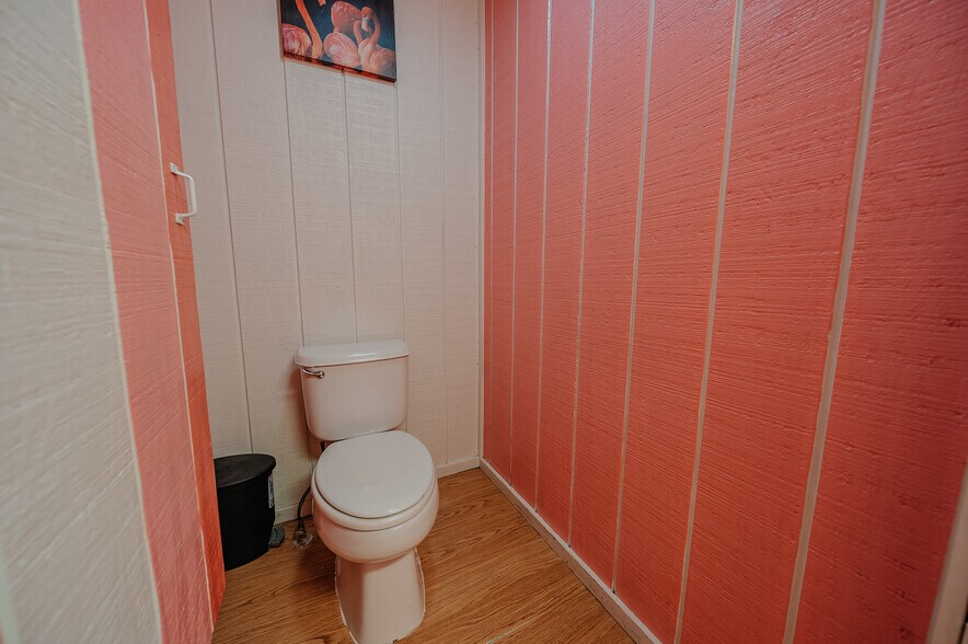 More Photos Of 706 S Washington St, Circleville Bar For Sale