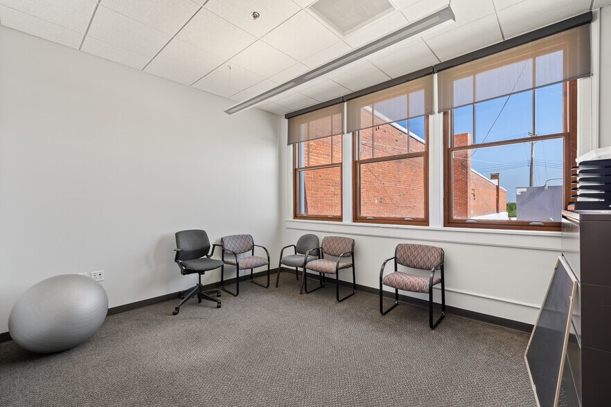 More Photos Of 40 W 4th St, Mansfield Storefront Retail Office For Lease