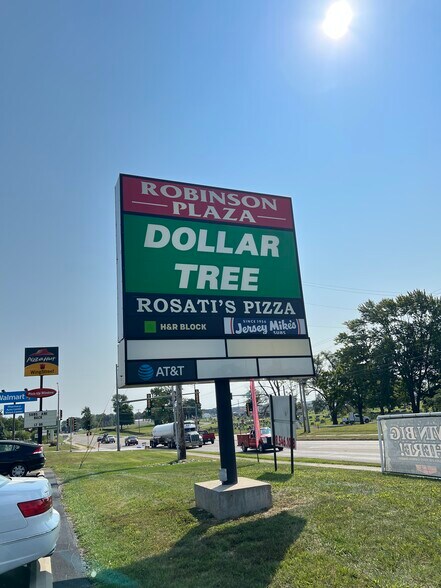 More Photos Of 1302 E Main St, Robinson Storefront For Lease