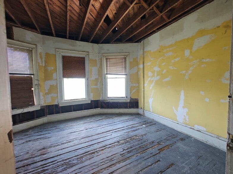More Photos Of 2020 N Main St, Jacksonville Specialty For Sale