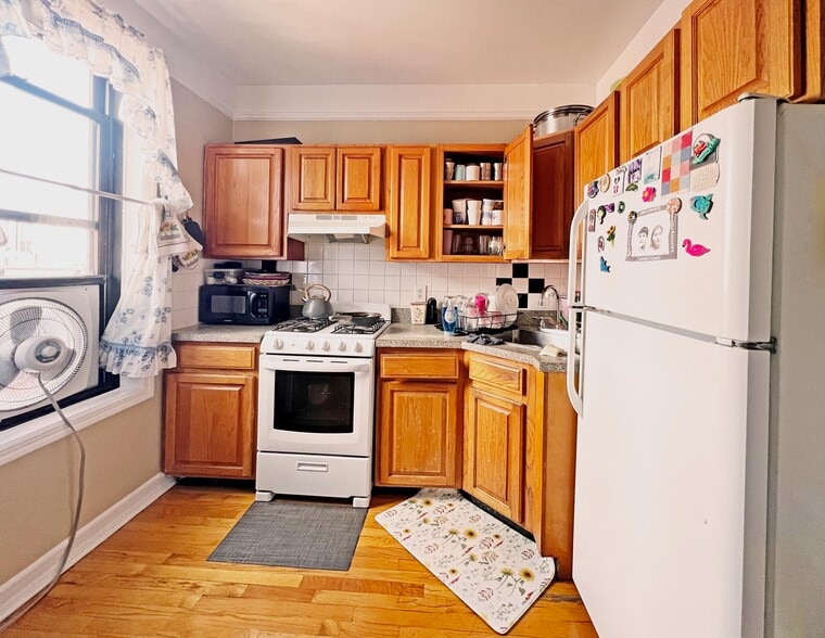 More Photos Of 1463 E 3rd St, Brooklyn Apartments For Sale