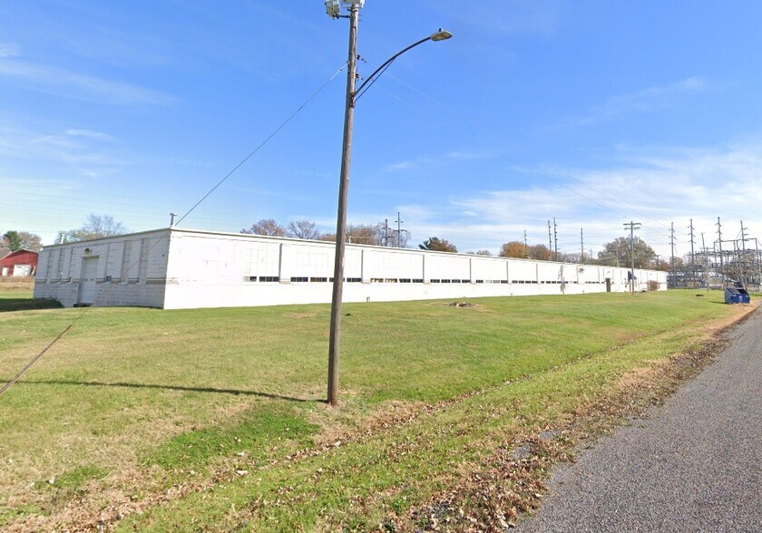 More Photos Of 1015 W Jefferson St, Vandalia Warehouse For Lease