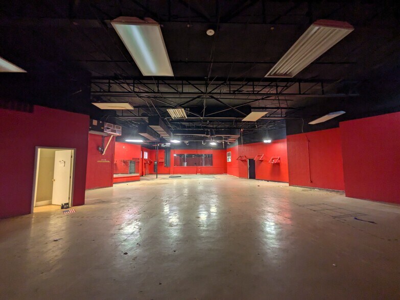 More Photos Of 202 13th Ave E, Bradenton Schools For Lease