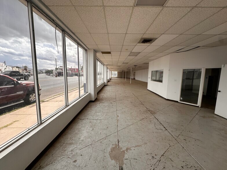 More Photos Of 2401 Alameda Ave, El Paso Showroom For Lease
