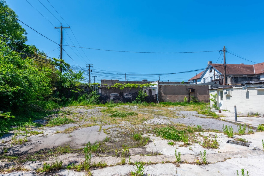 More Photos Of 4813 Belair Rd, Baltimore Freestanding For Sale