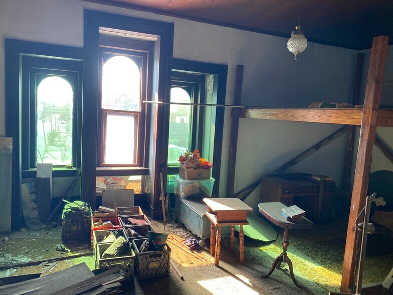 More Photos Of 226 6th St, Augusta Freestanding For Sale