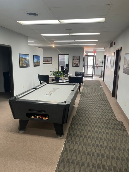 More Photos Of 315 19th St SE, Calgary Service For Lease