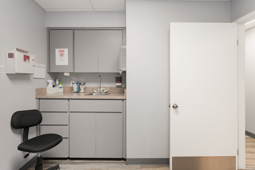 More Photos Of 13420 Newport Ave, Tustin Medical For Lease