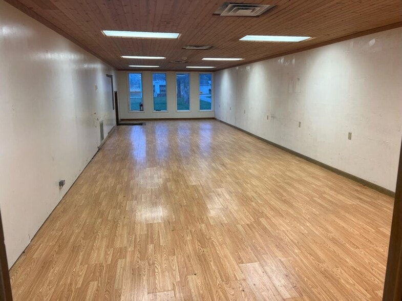 More Photos Of 868 State Route 3 and 12, Hinton Flex For Sale