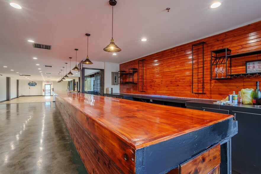 More Photos Of 4840 Hatch Blvd, Muscle Shoals Restaurant For Sale