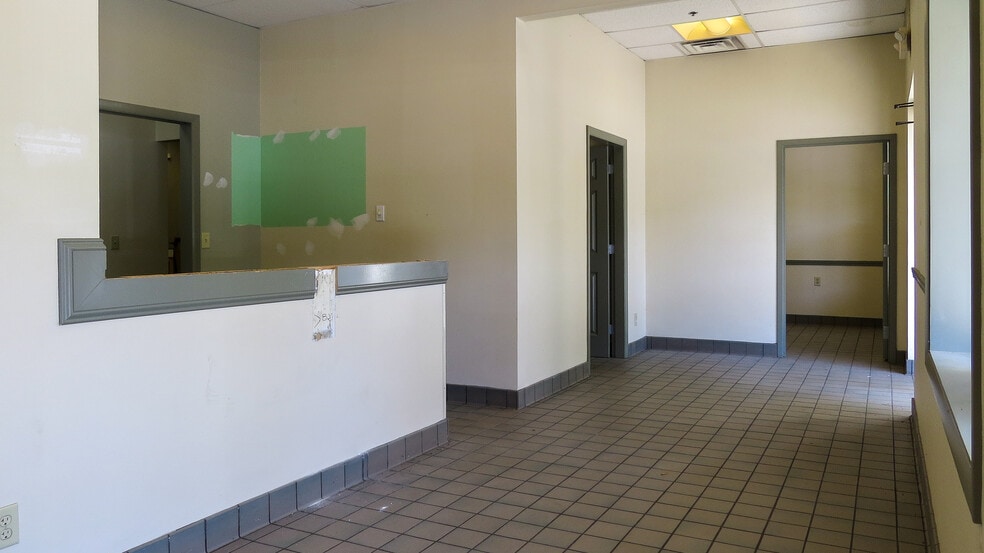 More Photos Of 2626 Brown Ave, Manchester Unknown For Lease