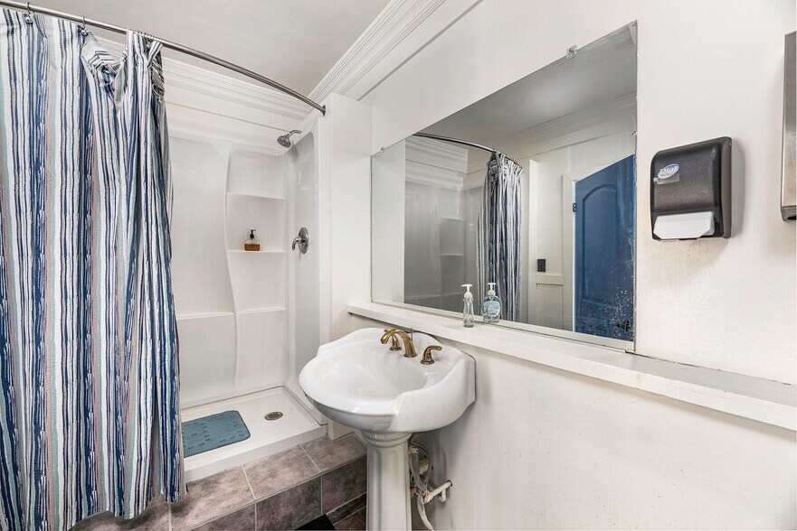 More Photos Of 219 E Broadway, Long Beach Storefront For Lease