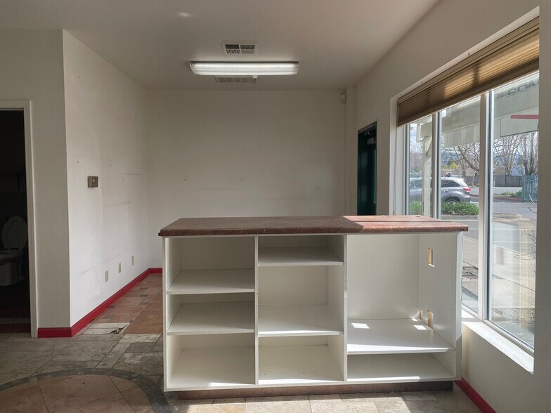 More Photos Of 3715 Santa Rosa Ave, Santa Rosa Warehouse For Lease
