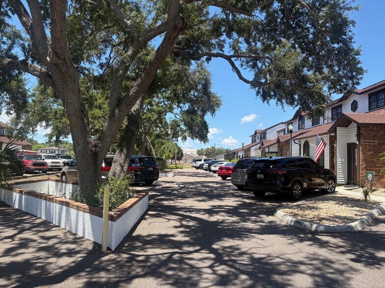 More Photos Of 6105 Memorial Hwy, Tampa Office For Lease