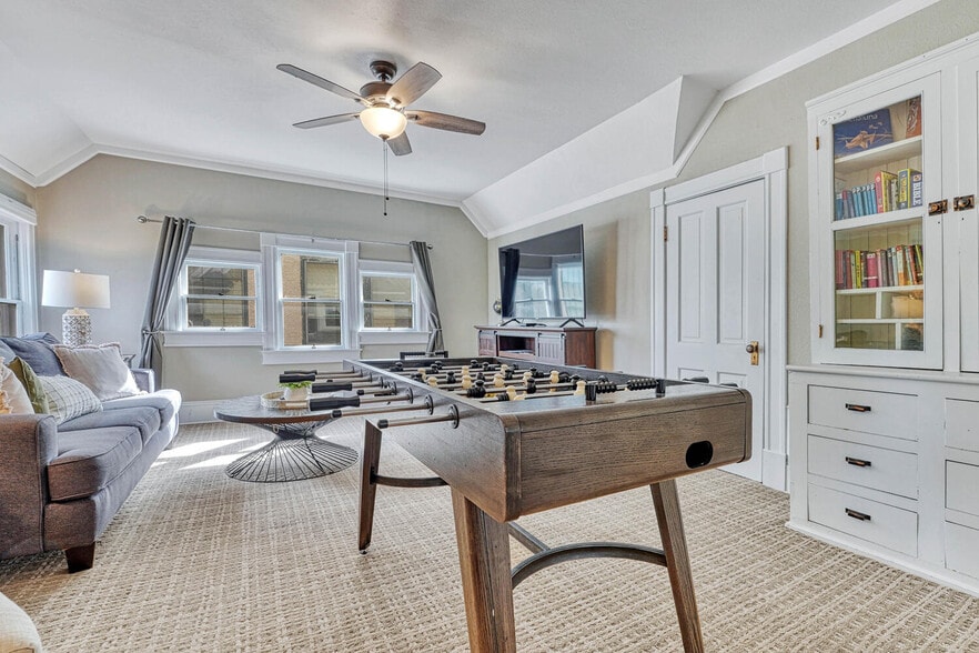More Photos Of 6 Boulder Crescent St, Colorado Springs Hotel For Sale