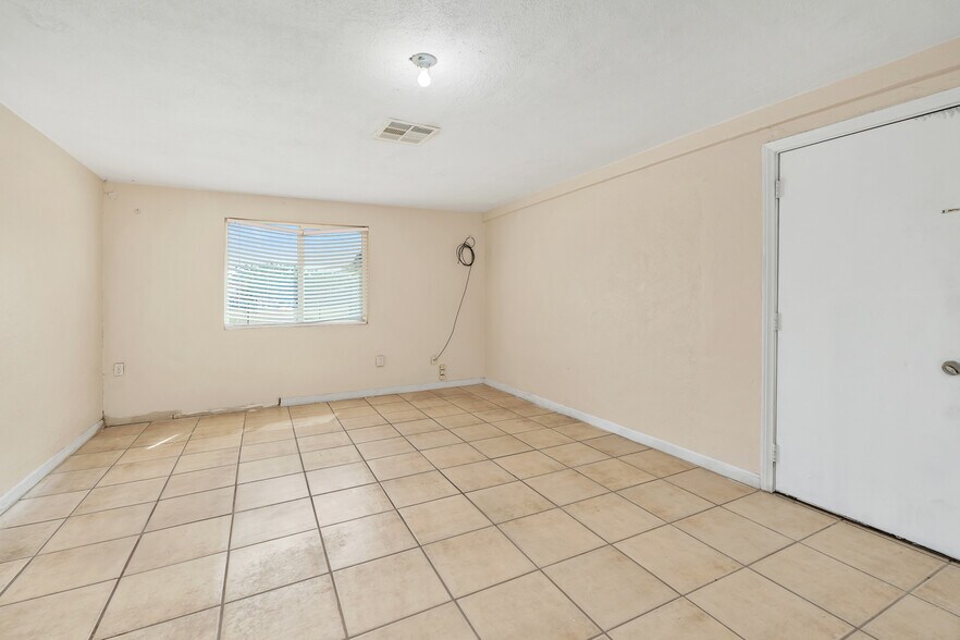 More Photos Of 5915 Weedpatch Hwy, Bakersfield Apartments For Sale