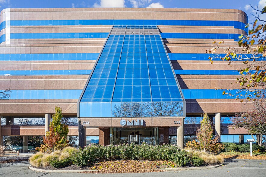 More Photos Of 333 Earle Ovington Blvd, Uniondale Office For Lease