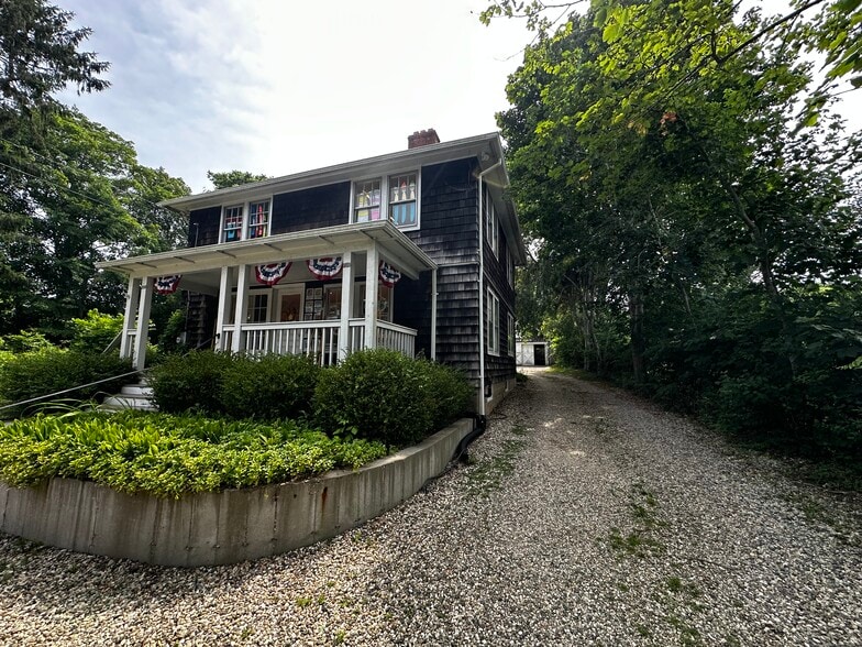 More Photos Of 144 N Main St, East Hampton Office For Lease