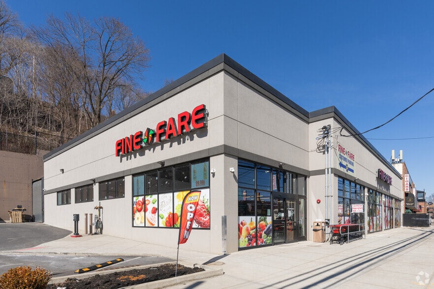Primary Photo Of 1689 Richmond Rd, Staten Island Fast Food For Lease