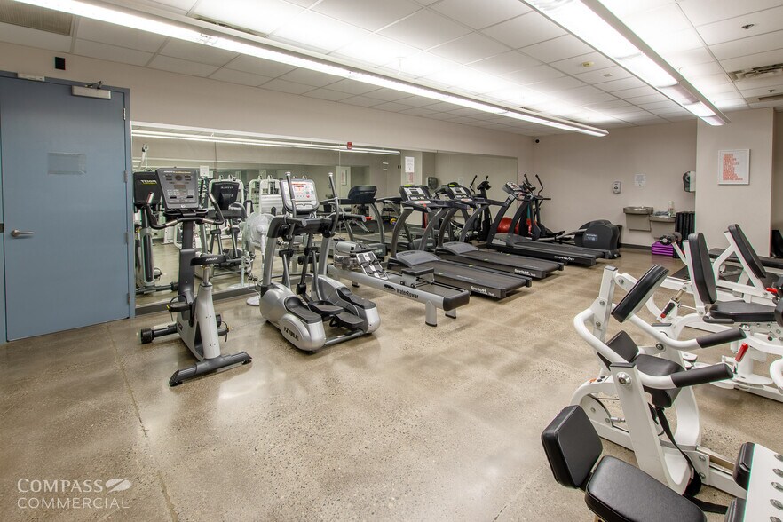 More Photos Of 2999 SW 6th St, Redmond Office For Lease