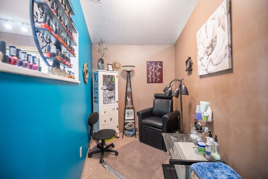 More Photos Of 411 W Canal St, Malvern General Retail For Sale