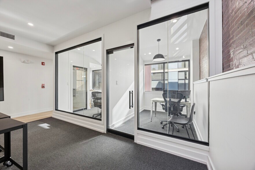 More Photos Of 1631-1633 Locust St, Philadelphia Office For Lease