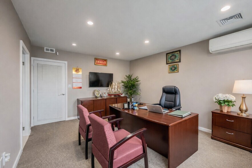 More Photos Of 14610 Rockaway Blvd, Jamaica Office For Sale