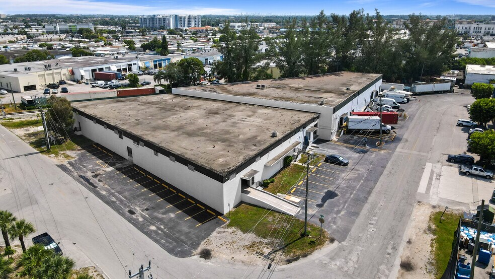 More Photos Of 7361-7391 NW 78th St, Medley Warehouse For Lease