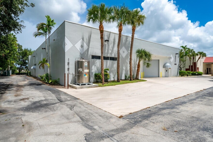 More Photos Of 6510 W Rogers Cir, Boca Raton Light Manufacturing For Sale