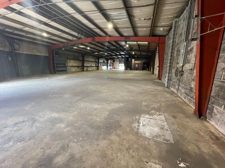 More Photos Of 1074 Martin Luther King Jr Blvd, Columbus Manufacturing For Lease