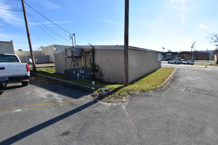 More Photos Of 115-117 Randolph Rd, Oak Ridge Freestanding For Sale