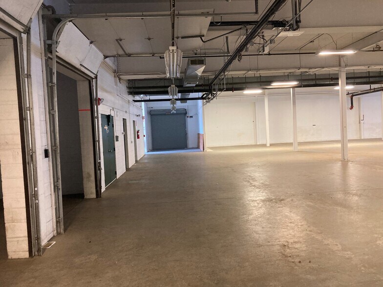 More Photos Of 53-101 Venturi Ave, Warwick Distribution For Lease