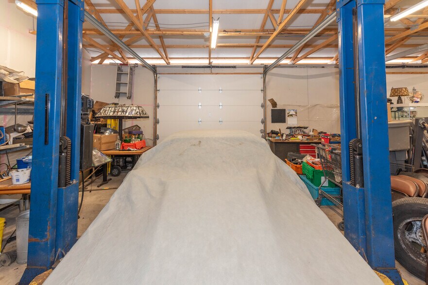 More Photos Of 2816 Old North Point Rd, Baltimore Bar For Sale