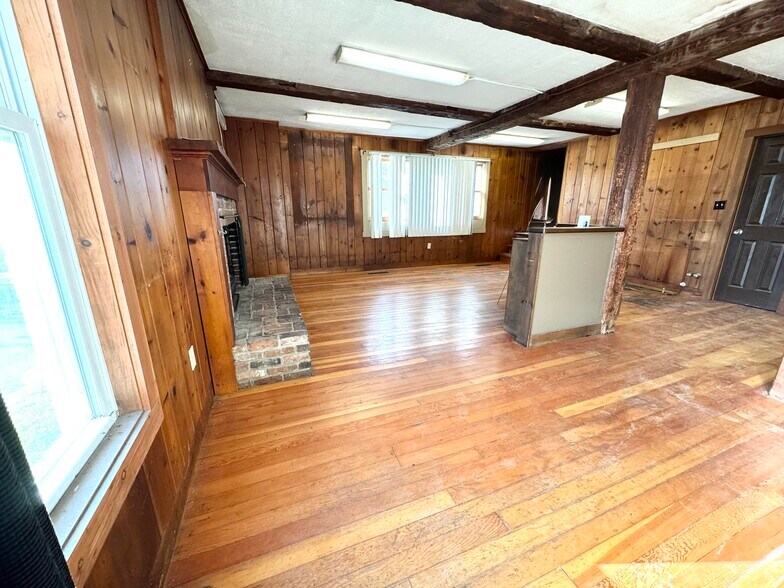 More Photos Of 2072 Main st, Londonderry Apartments For Sale