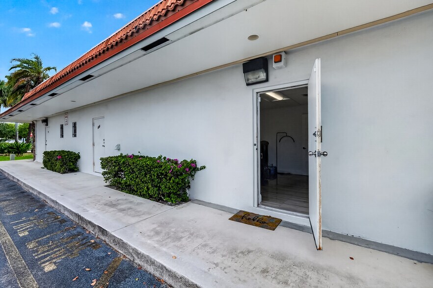 More Photos Of 201 N University Dr, Plantation Medical For Sale