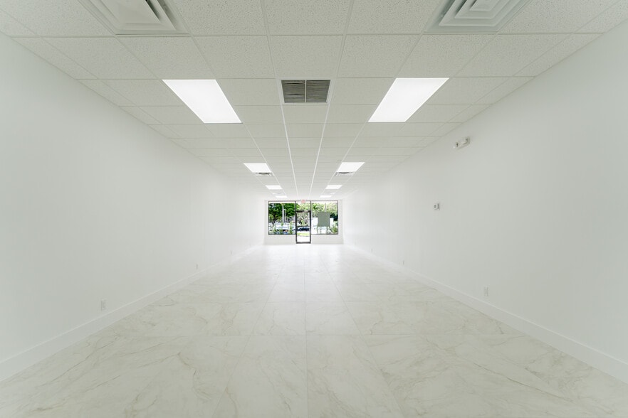 More Photos Of 450 NE 20th St, Boca Raton General Retail For Lease
