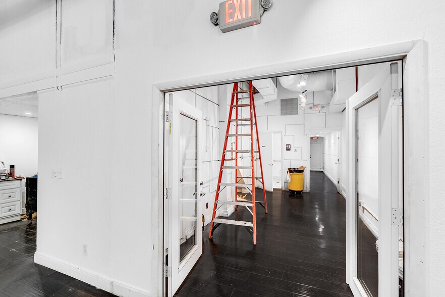 More Photos Of 333 Clematis St, West Palm Beach Storefront Retail Office For Lease