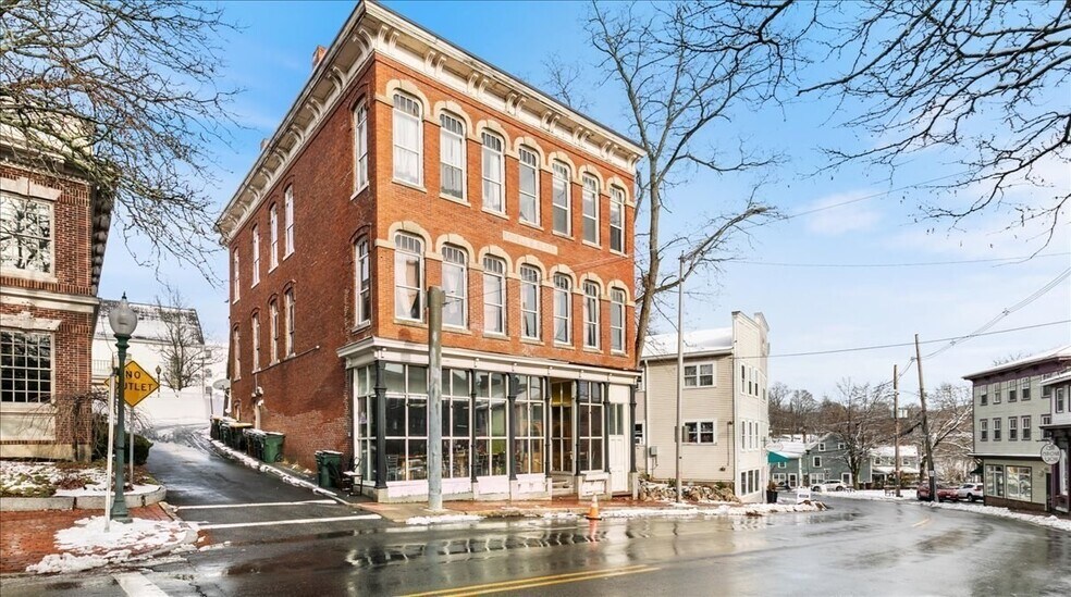 More Photos Of 11 Elm St, Amesbury Apartments For Lease