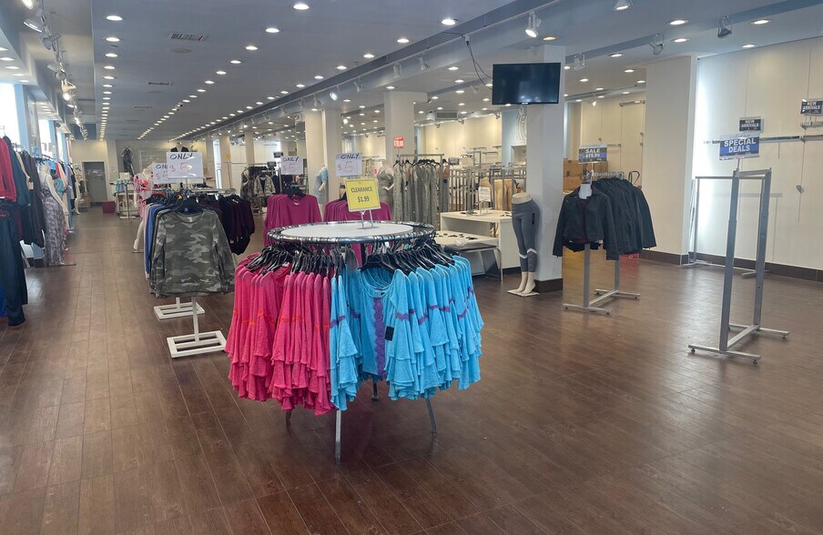 More Photos Of 5636 Myrtle Ave, Ridgewood Storefront Retail Residential For Lease