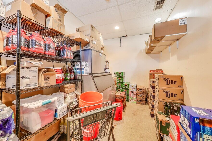 More Photos Of 1715 W Roosevelt Rd, Broadview General Retail For Lease