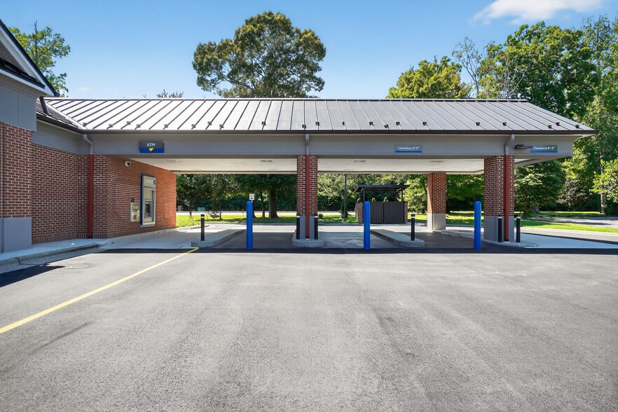 More Photos Of 6720 Mooretown Rd, Williamsburg Bank For Sale