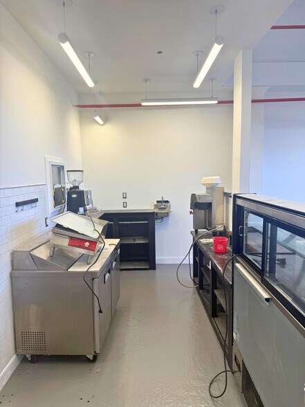 More Photos Of 15 Canal Pl, Bronx Warehouse For Lease