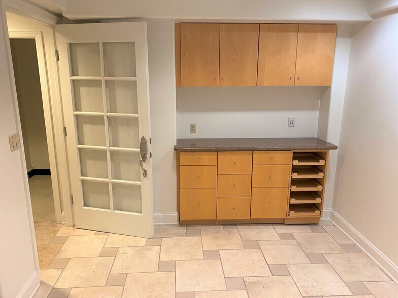 More Photos Of 449-451 N Canon Dr, Beverly Hills Unknown For Lease