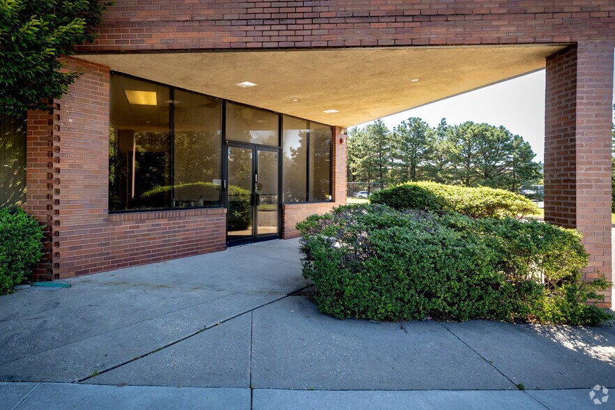 More Photos Of 27 Industrial Blvd, Medford Warehouse For Lease